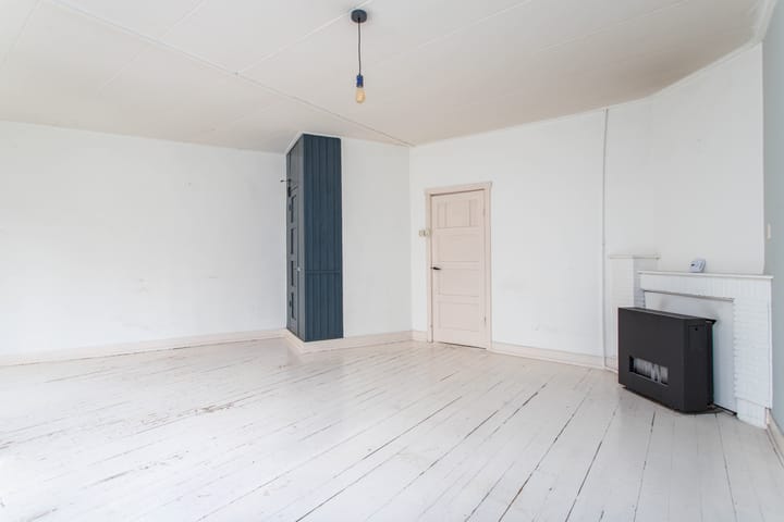 Foto 4 van Laan van Nieuw-Guinea 143-BS