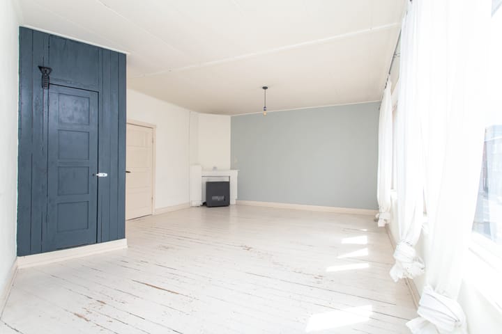 Foto 5 van Laan van Nieuw-Guinea 143-BS