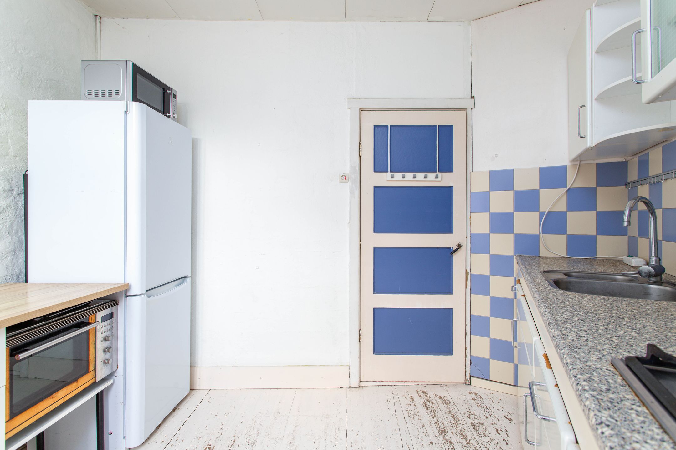 Foto 9 van Laan van Nieuw-Guinea 143-BS