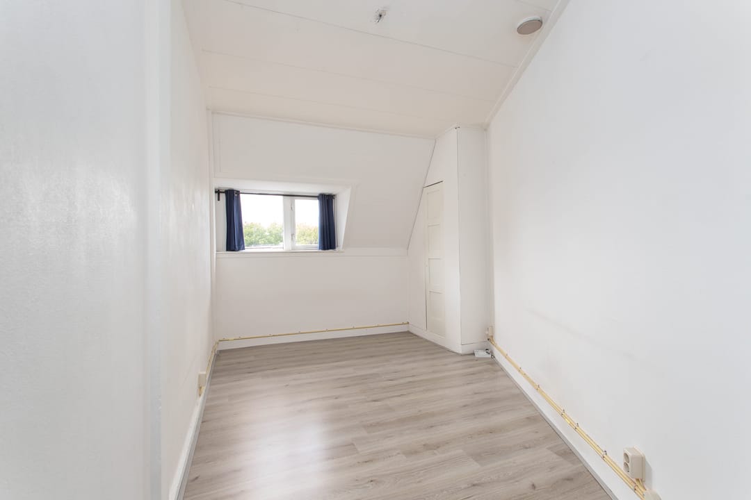 Foto 11 van Laan van Nieuw-Guinea 143-BS