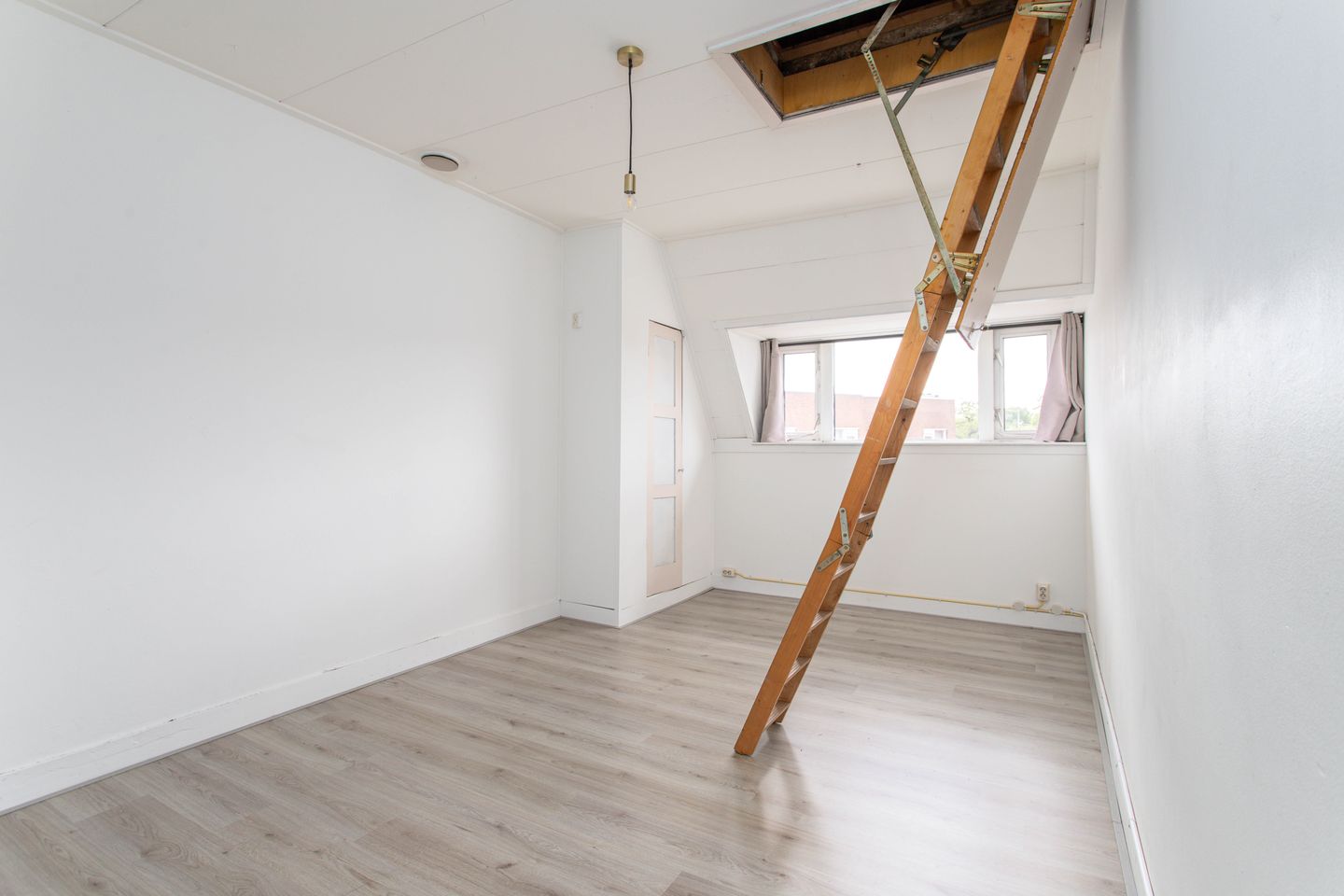 Foto 14 van Laan van Nieuw-Guinea 143-BS