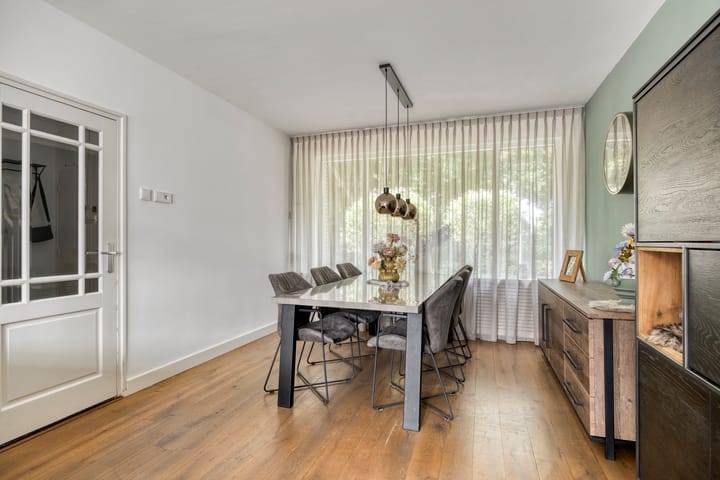 Foto 8 van Albardastraat 125