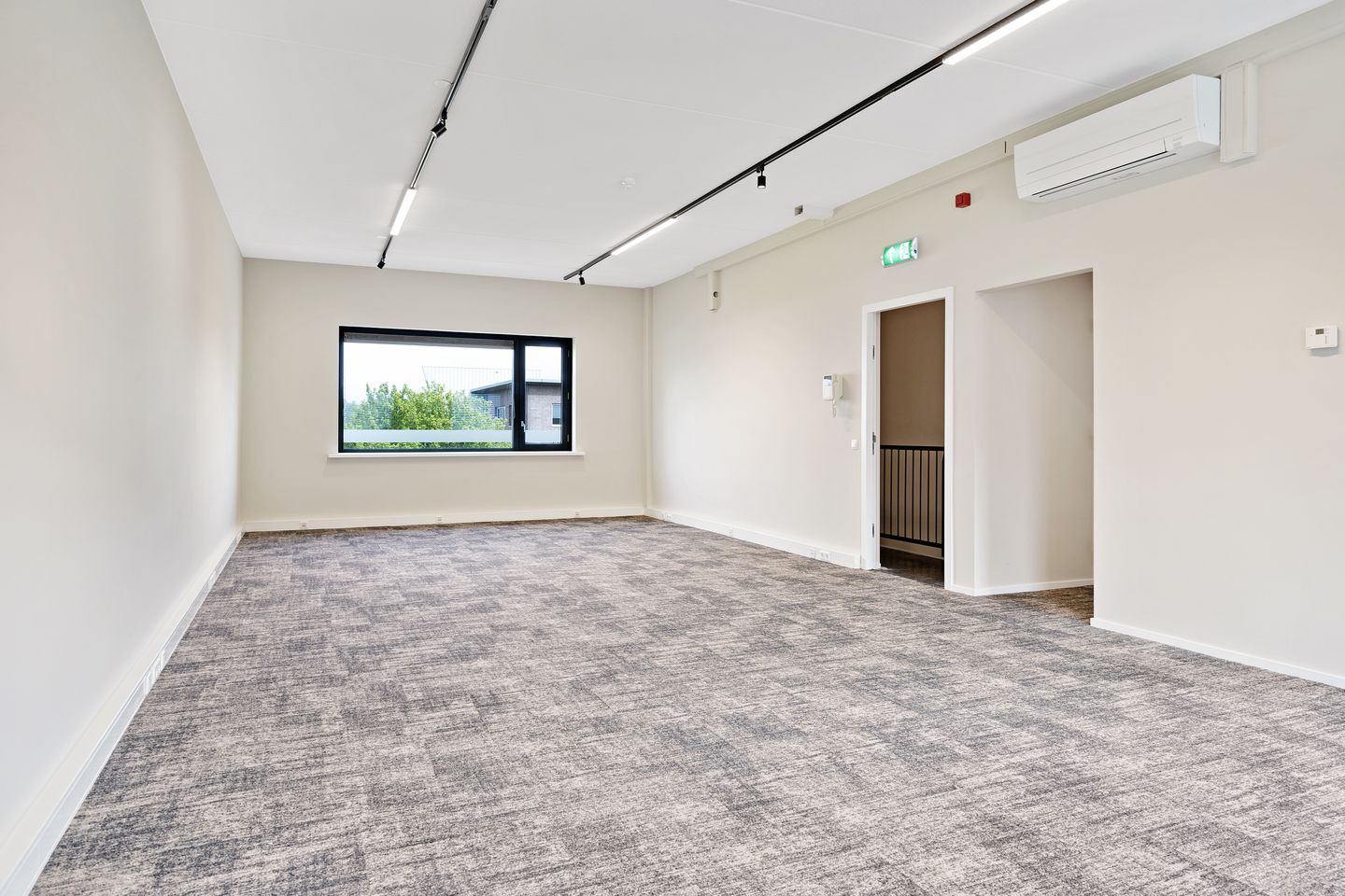 View photo 2 of Effect 2-b