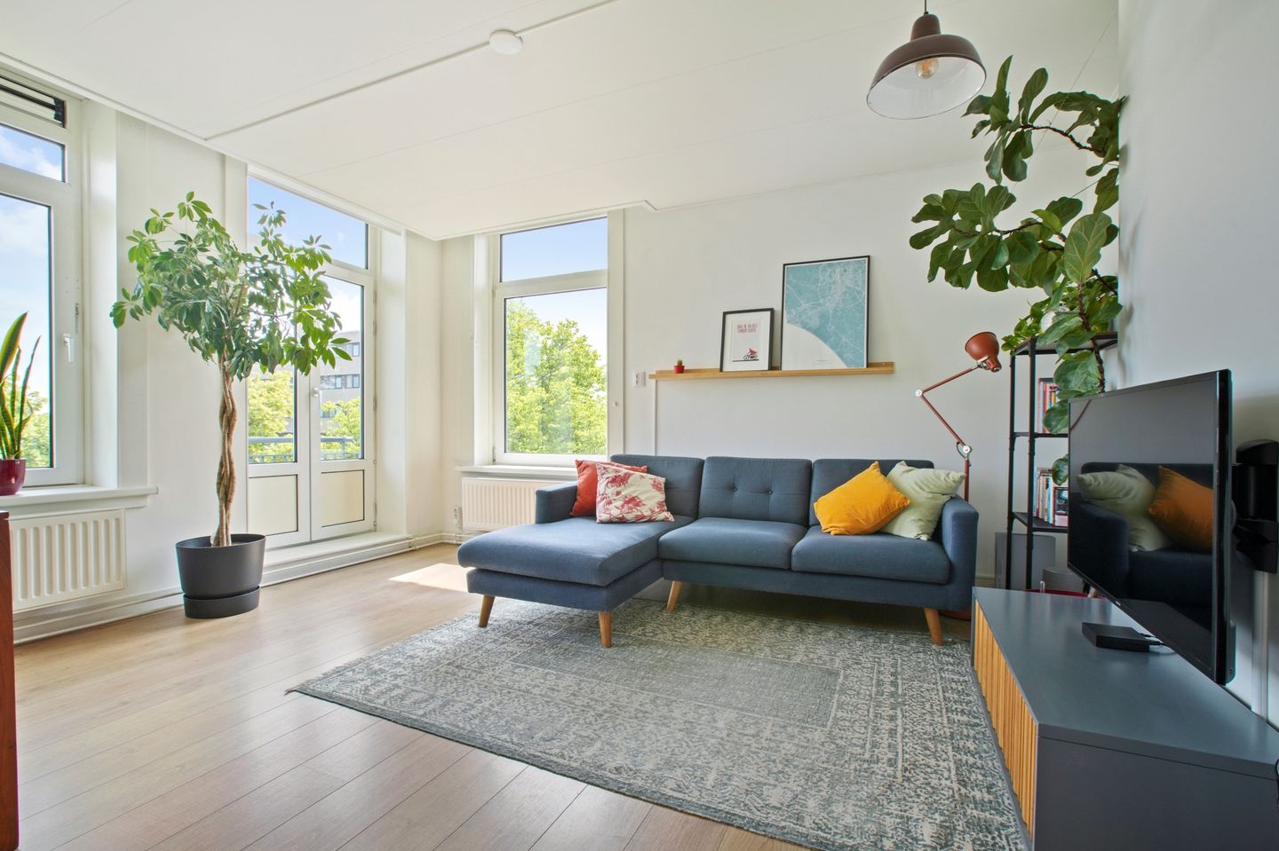 Foto 1 van Charlotte de Bourbonstraat 1-3