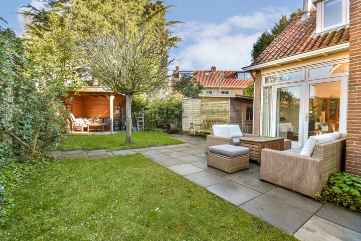 Foto 1 van van Tuijll van Serooskerkenstraat 1