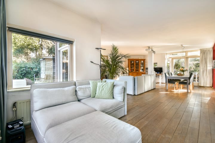 Foto 2 van van Tuijll van Serooskerkenstraat 1