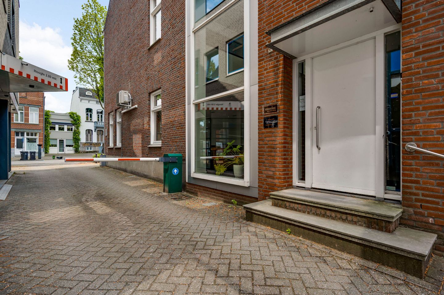 View photo 3 of Minderbroederssingel 50