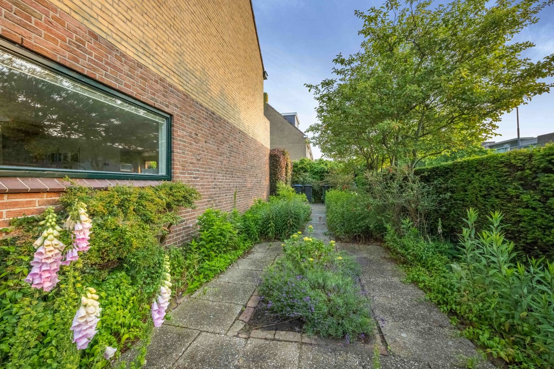 Photo 37 of Vincent van Goghstraat 2