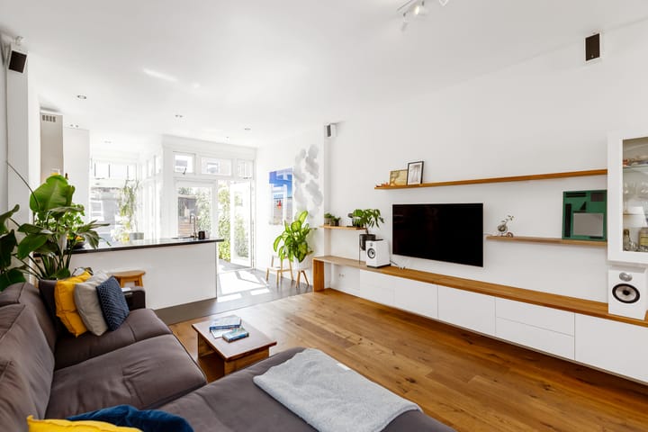 Photo 2 of Van Limburg Brouwerstraat 13