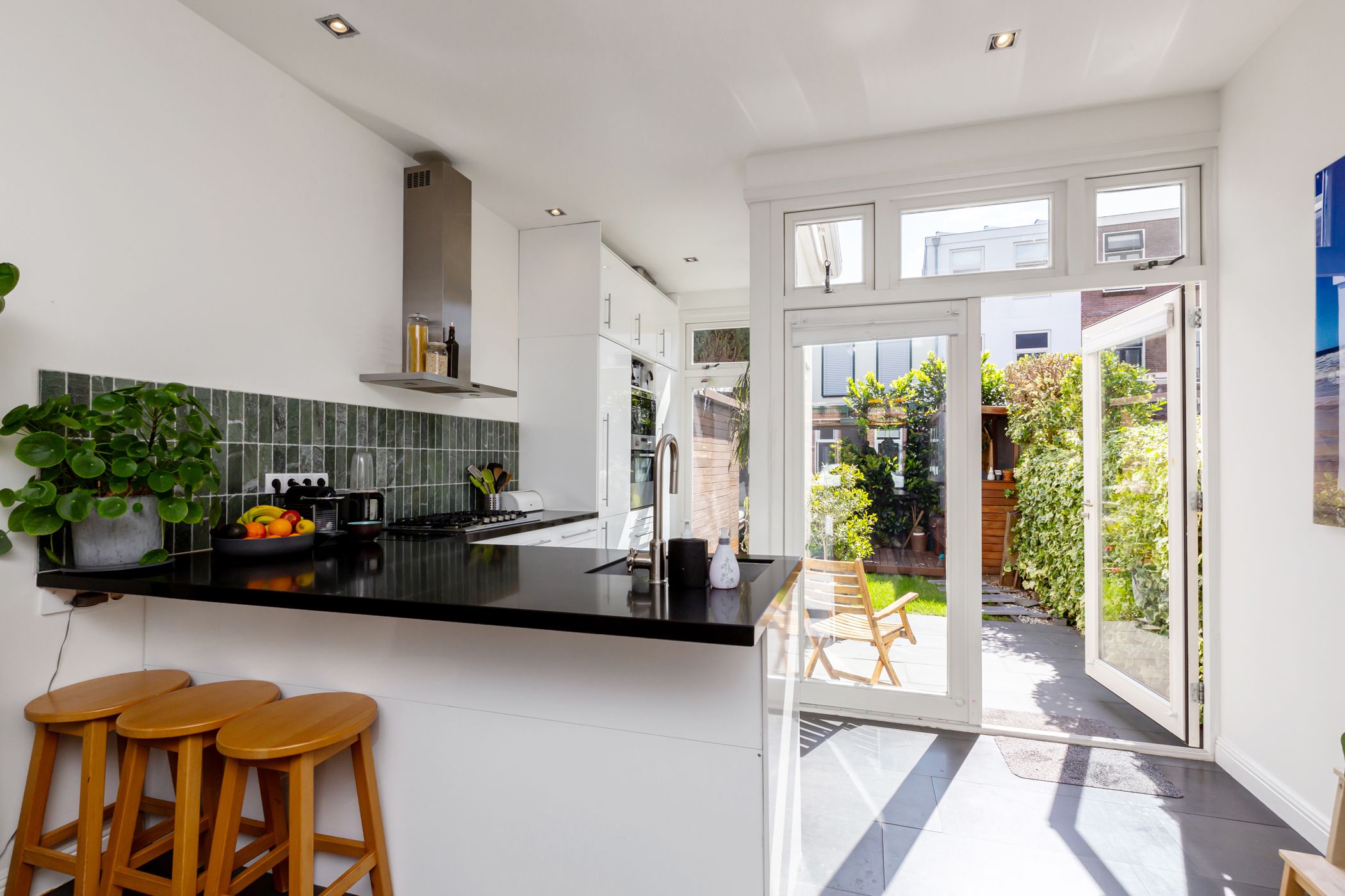 Foto 3 van Van Limburg Brouwerstraat 13