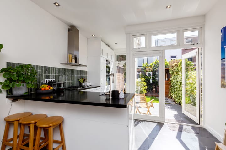 Photo 3 of Van Limburg Brouwerstraat 13