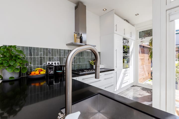 Photo 4 of Van Limburg Brouwerstraat 13