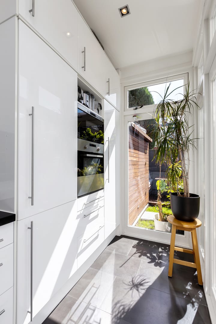 Photo 5 of Van Limburg Brouwerstraat 13