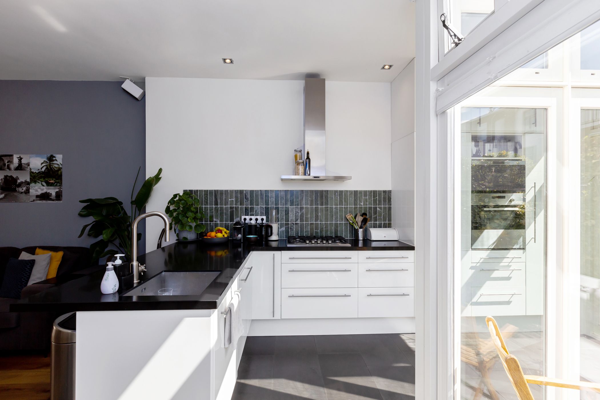 Foto 6 van Van Limburg Brouwerstraat 13