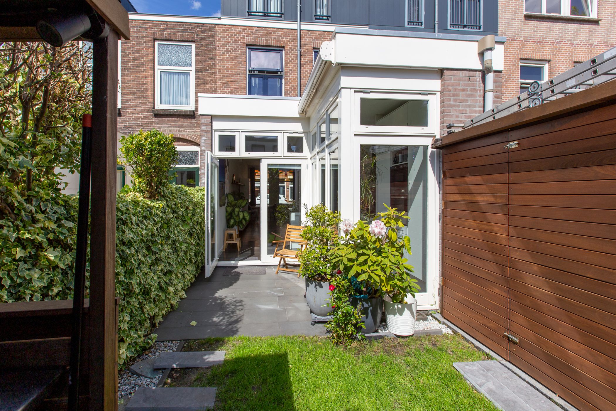 Foto 9 van Van Limburg Brouwerstraat 13