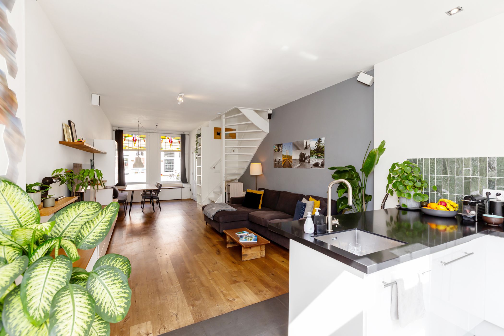 Foto 12 van Van Limburg Brouwerstraat 13