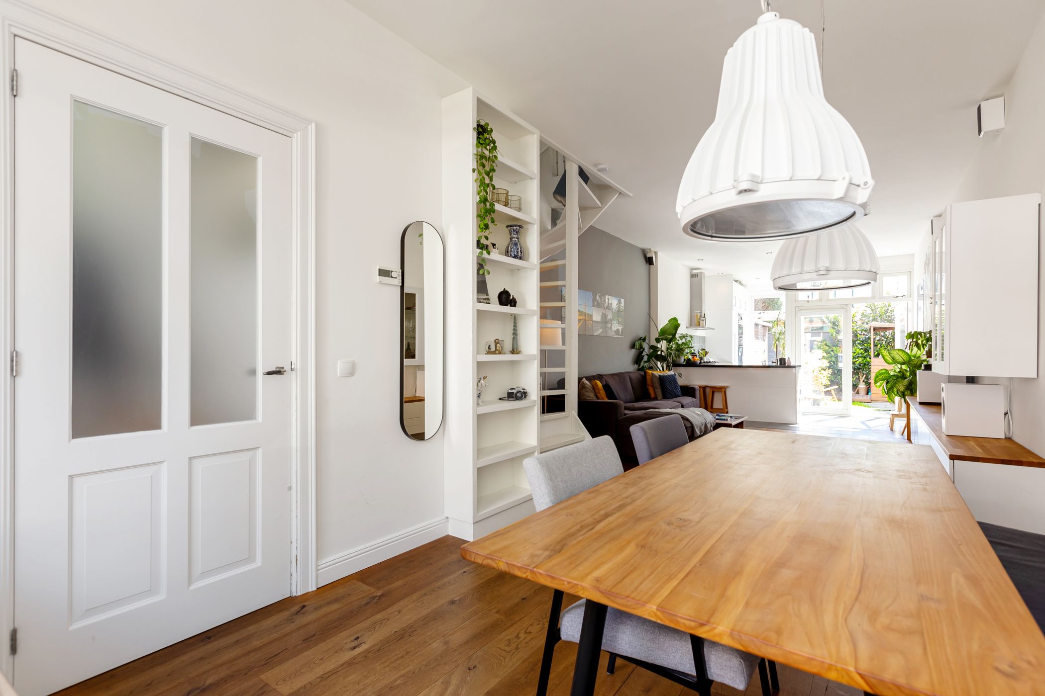 Foto 15 van Van Limburg Brouwerstraat 13