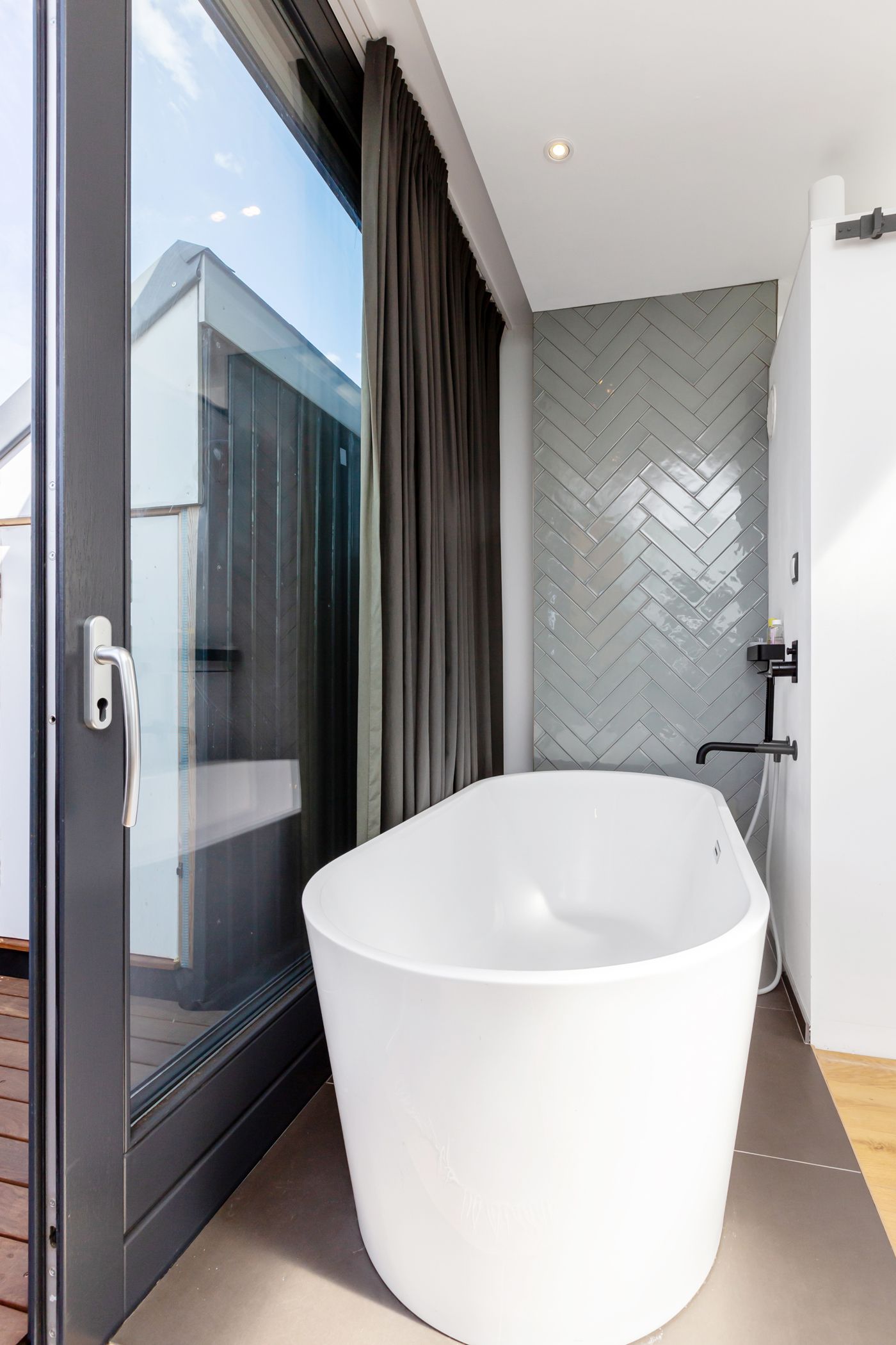 Foto 36 van Van Limburg Brouwerstraat 13