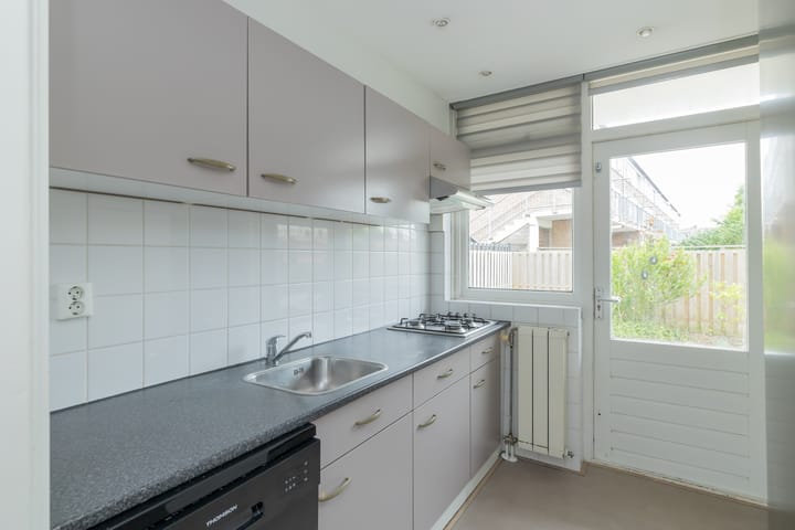 Foto 12 van Juliana van Stolberglaan 32