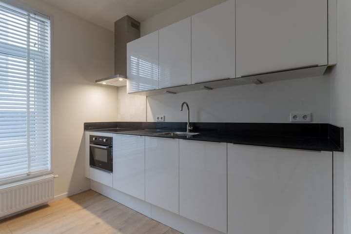 Photo 2 of Oosterstraat 39-B