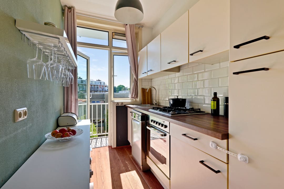 Photo 16 of Van Gentstraat 12-2