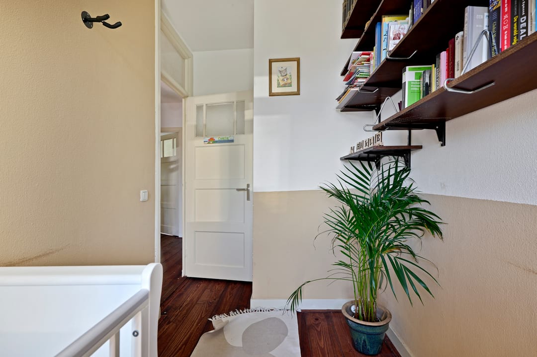 Photo 22 of Van Gentstraat 12-2