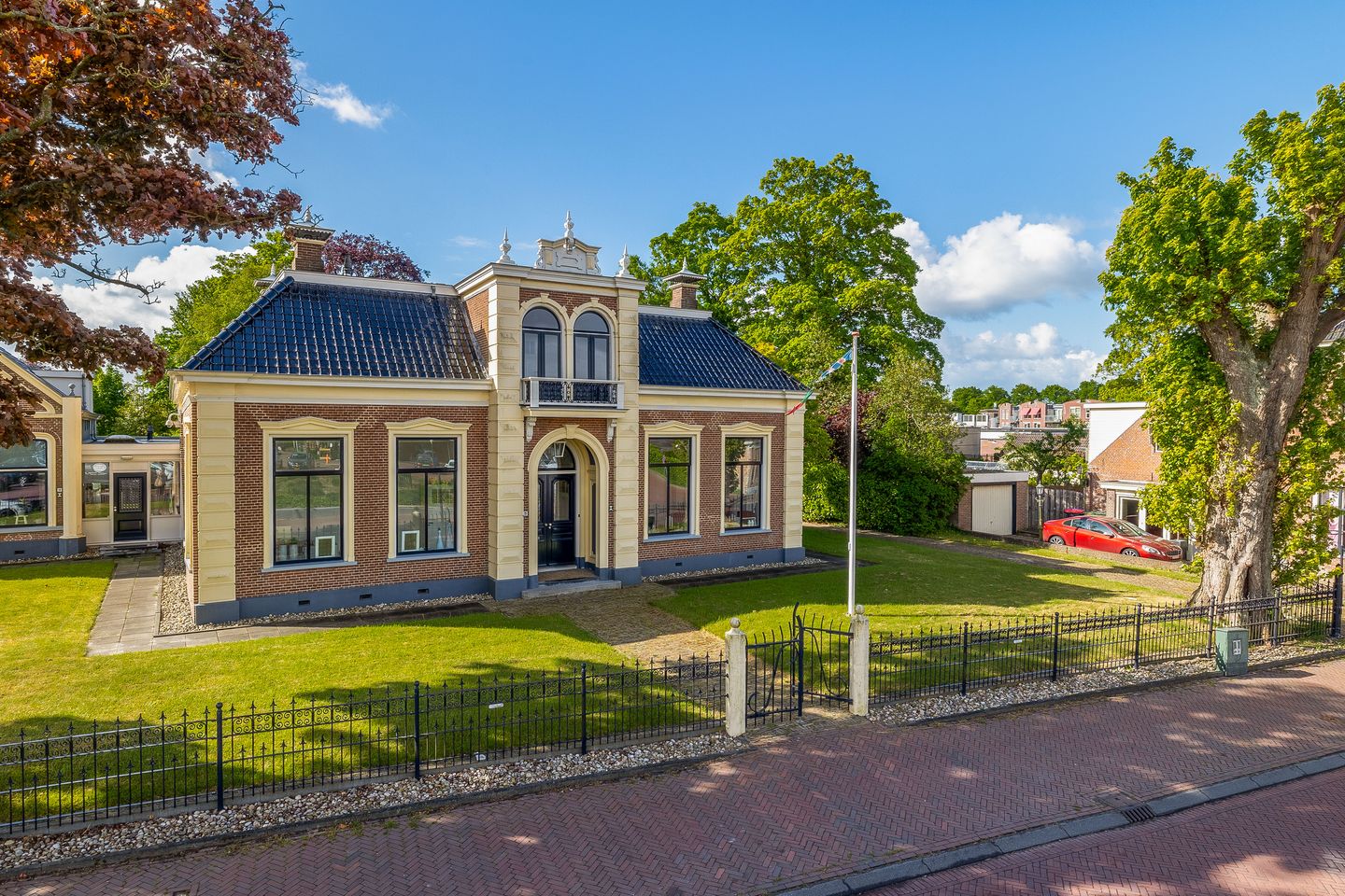 View photo 2 of Voorstraat 28