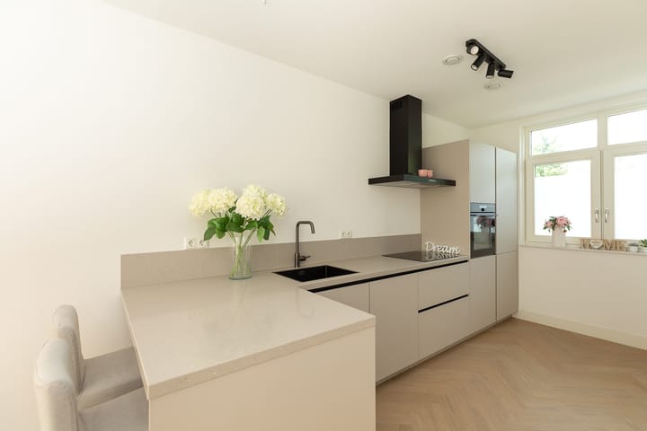 Foto 11 van Dolf van der Lindenstraat 6