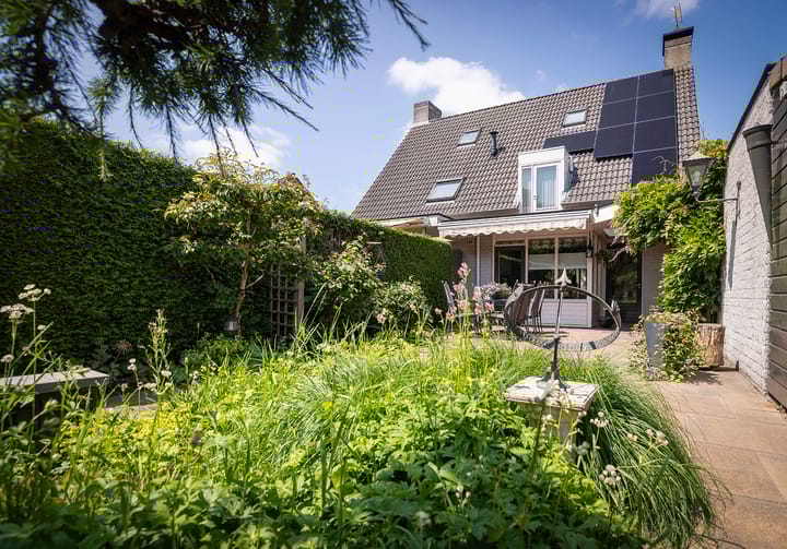 Foto 28 van Den Hof 9