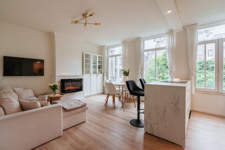 Photo 2 of Bilderdijkstraat 198-1A