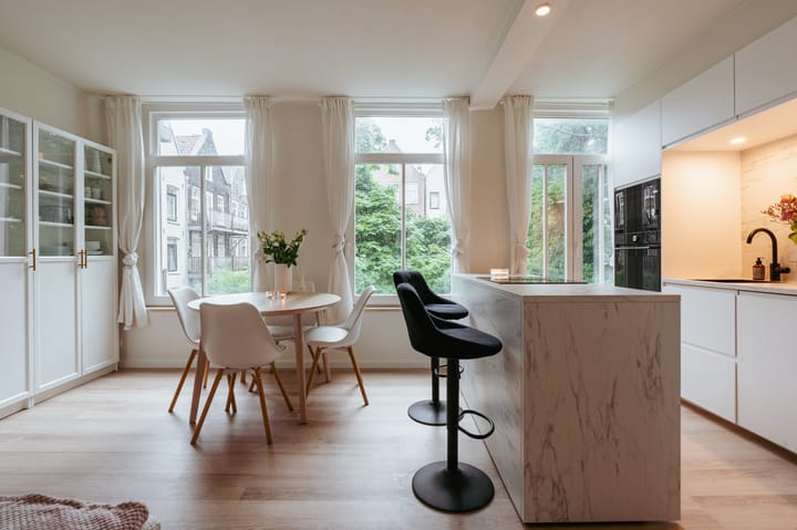 Photo 3 of Bilderdijkstraat 198-1A