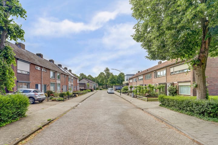 Foto 2 van Margrietlaan 8