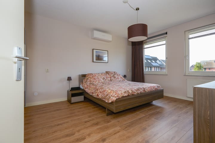 Photo 7 of Acropolis 83