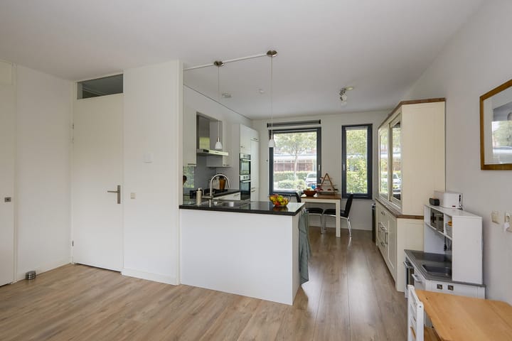 Photo 17 of Acropolis 83