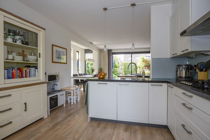 Photo 21 of Acropolis 83