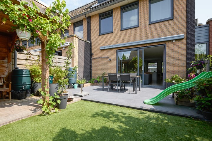 Photo 48 of Acropolis 83