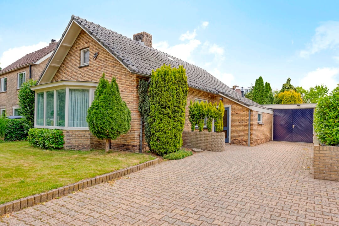 Foto 1 van Burgemeester Lewe van Aduardplein 1