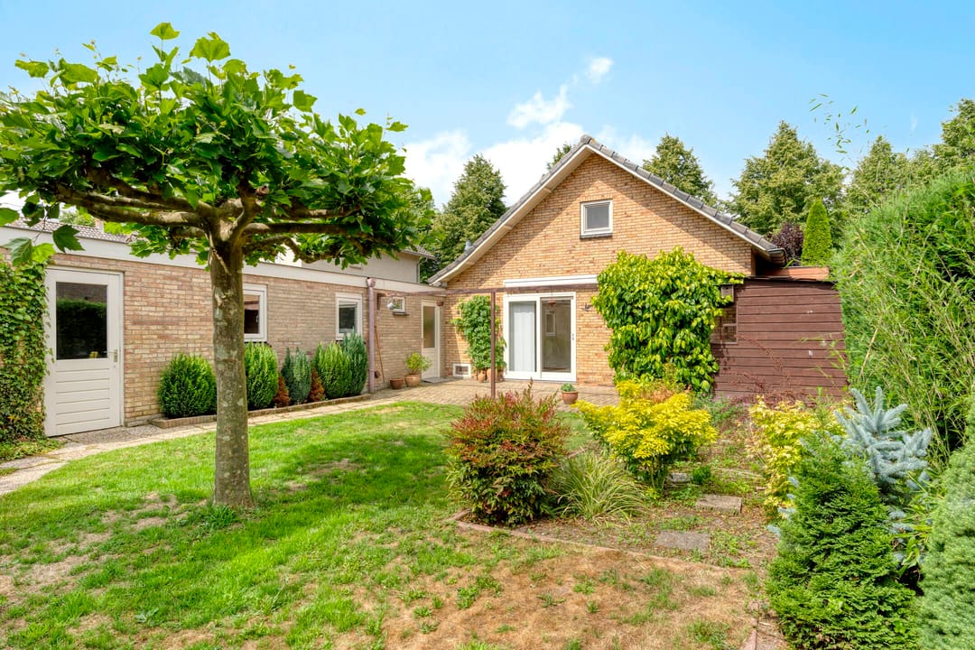 Foto 2 van Burgemeester Lewe van Aduardplein 1