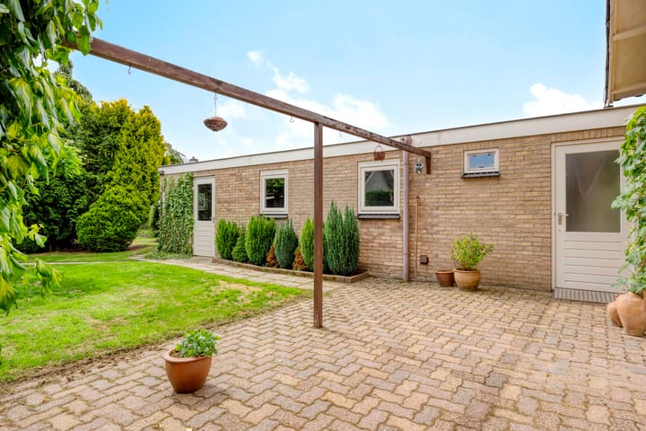 Foto 3 van Burgemeester Lewe van Aduardplein 1