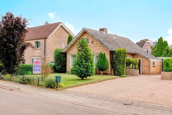 Foto 5 van Burgemeester Lewe van Aduardplein 1