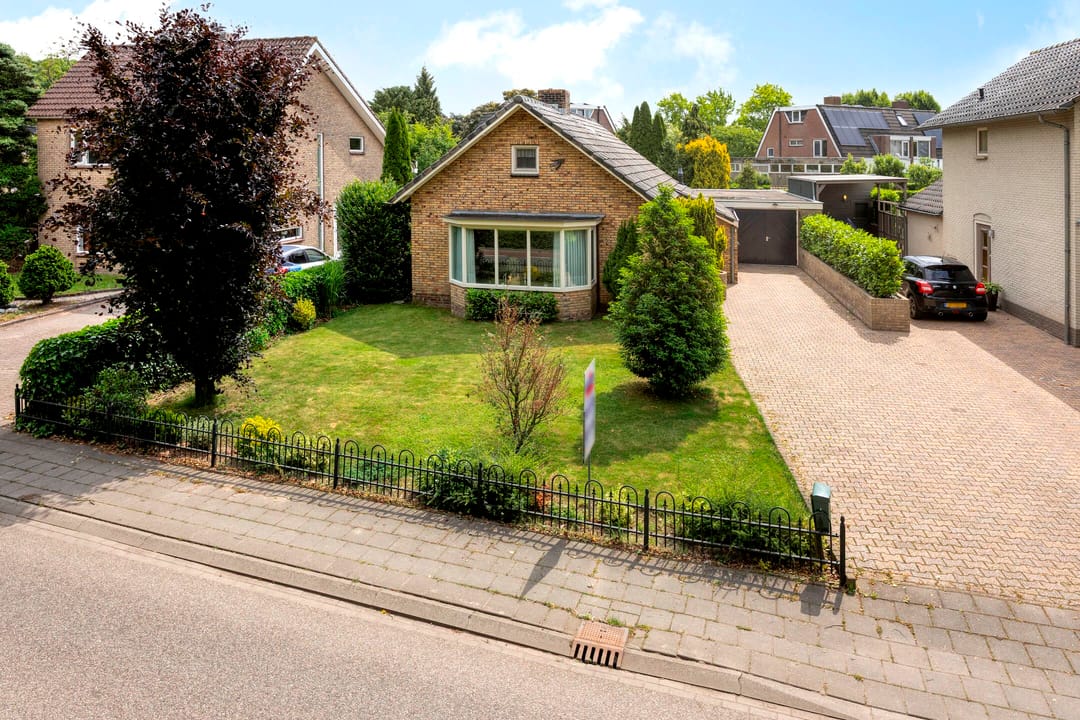 Foto 37 van Burgemeester Lewe van Aduardplein 1