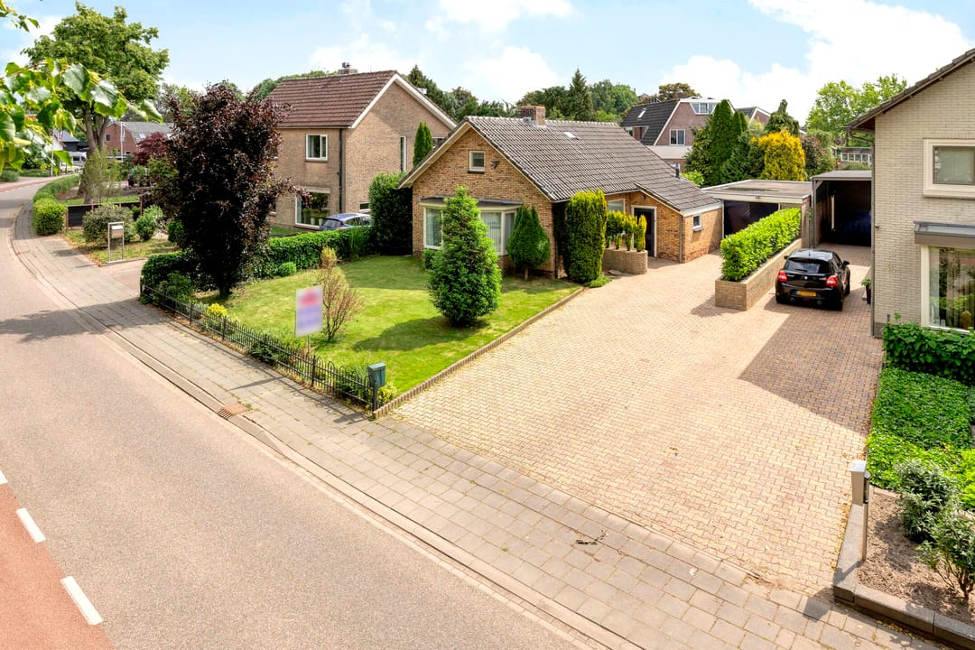 Foto 38 van Burgemeester Lewe van Aduardplein 1