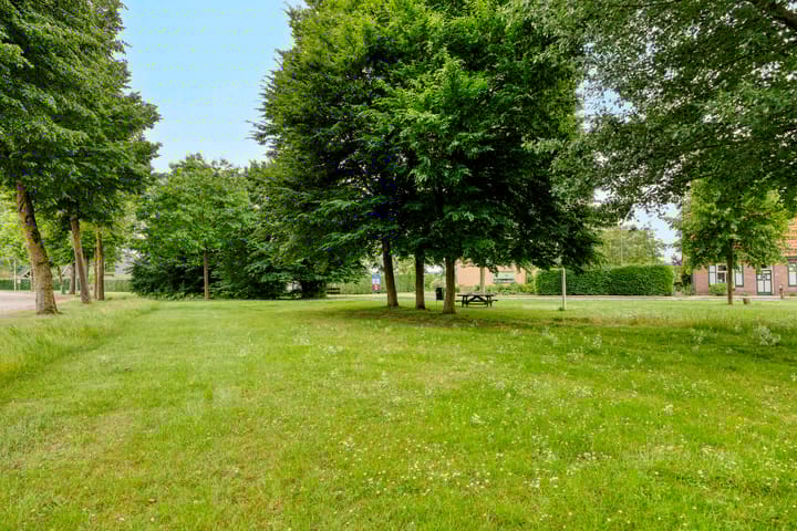 Foto 42 van Burgemeester Lewe van Aduardplein 1