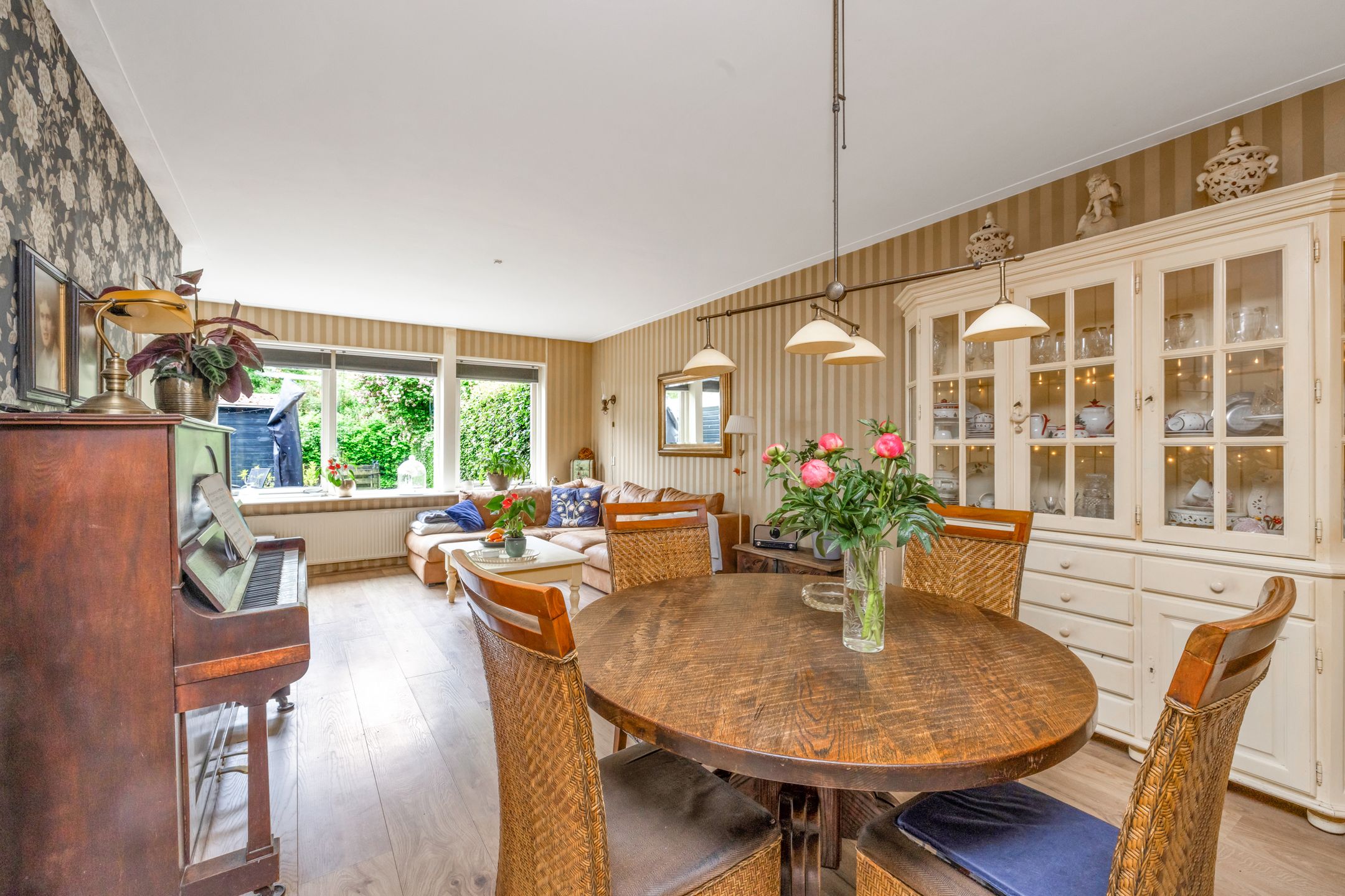 Foto 12 van Hoge Buurt 2-B