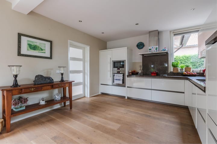 Foto 17 van Schutsboomstraat 10