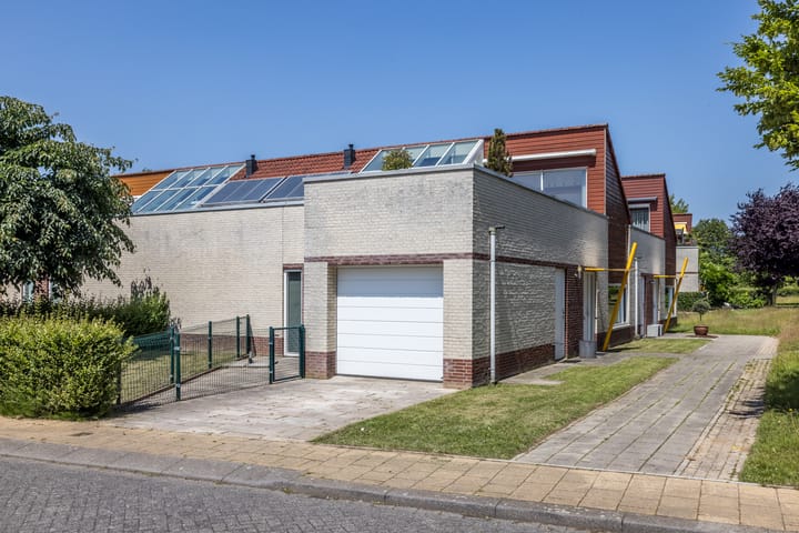 Photo 2 of Leeuwerik 6