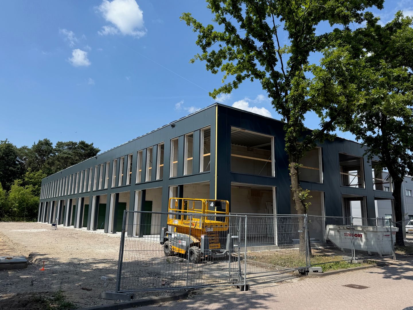 View photo 2 of Jellinghausstraat 2-28