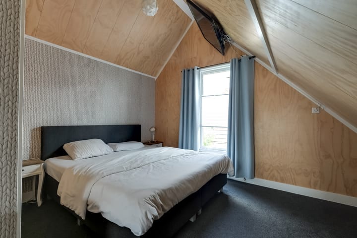 Photo 35 of Aurora 74