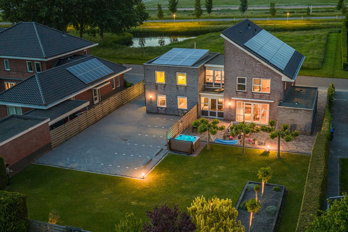 Bekijk foto 1 van Oosterom 8