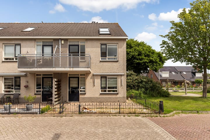 Photo 2 of Prins Willem Alexanderstraat 17